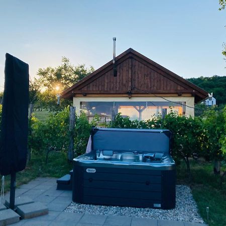 Edenkert Vendeghazak Hotell Pécsvárad Exteriör bild