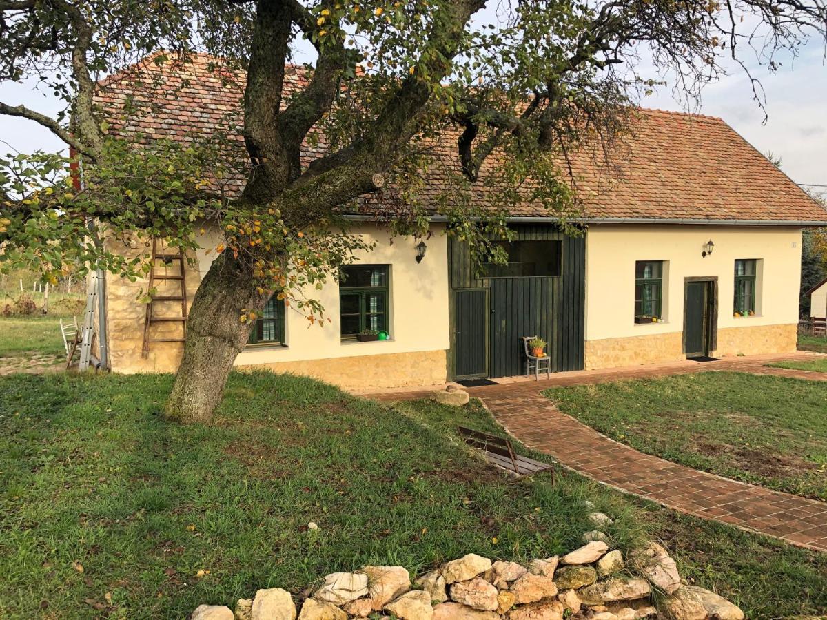 Edenkert Vendeghazak Hotell Pécsvárad Exteriör bild